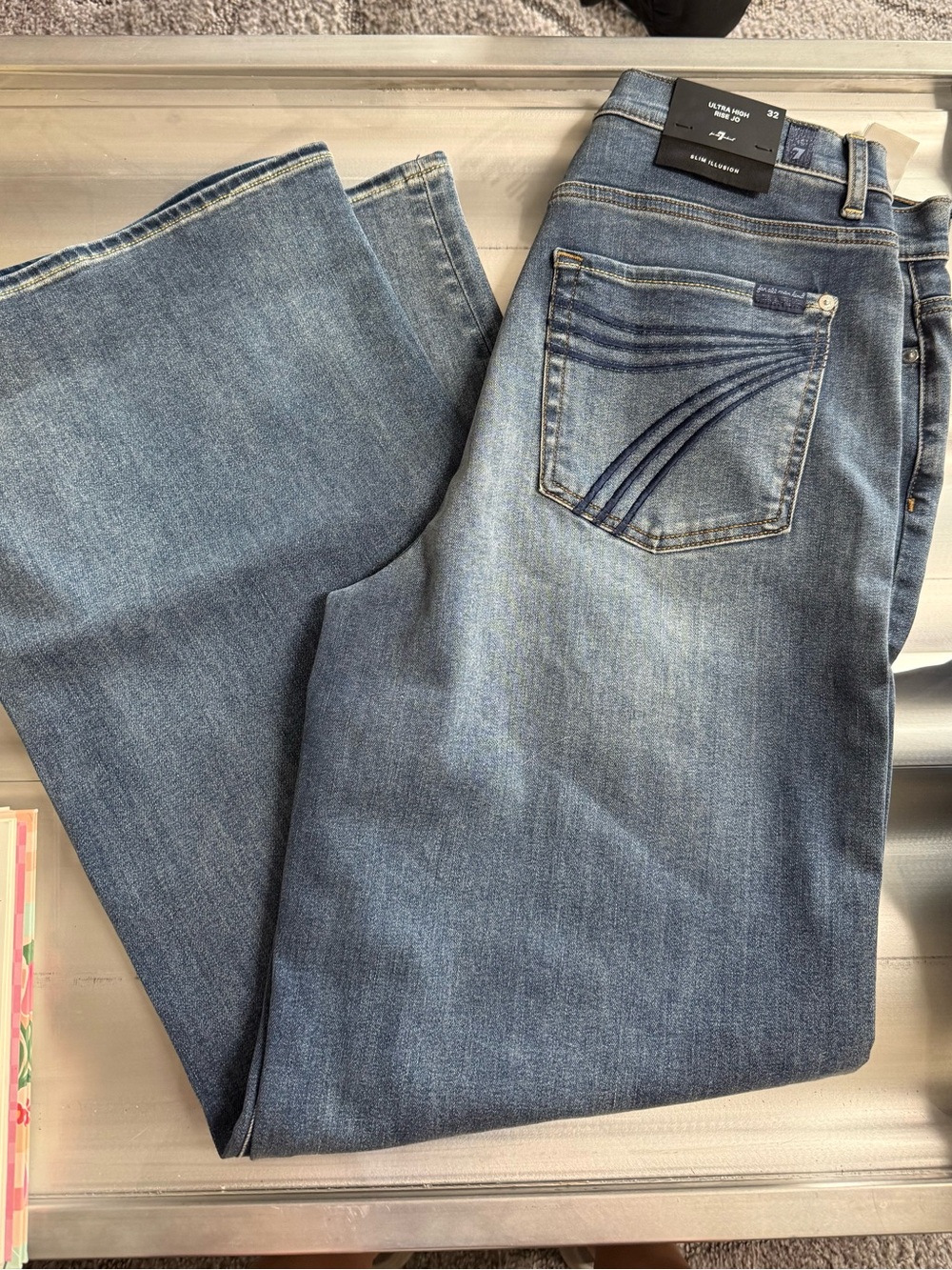 7 For All Mankind ultra high rise with Dark Blue Pocket Stitching - Picture 2 of 2